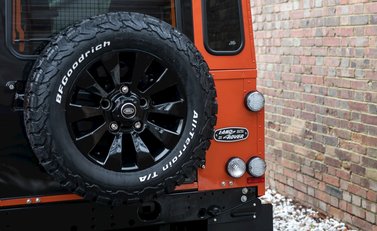 Land Rover Defender 90 Adventure 24