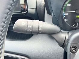 Toyota Yaris ICON HEV CVT 56