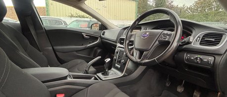 Volvo V40 T2 ES.. 12 SERVICES INCLUDING CAMBELT.. BLUETOOTH.. A/C.. PARKING SENSORS. 1