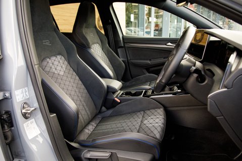 Volkswagen Golf BLACK EDITION TSI 34