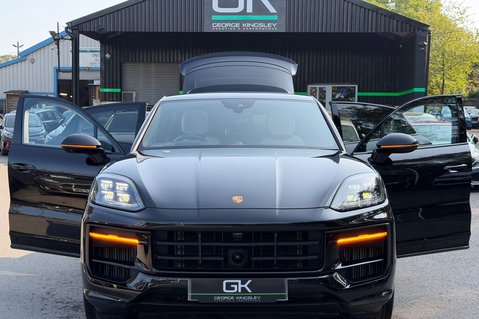 Porsche Cayenne V6 E-HYBRID BLACK EDITION -MATRIX LEDS -360 CAMS -WHITE LEATHER INTERIOR 19