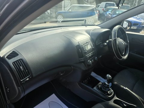 Hyundai i30 COMFORT CRDI 9