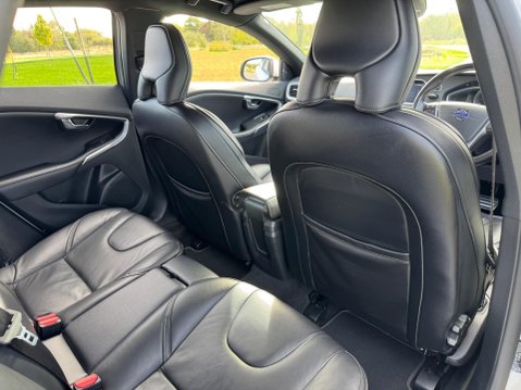 Volvo V40 2.0 D4 R-Design Lux Nav Auto Euro 6 (s/s) 5dr 36