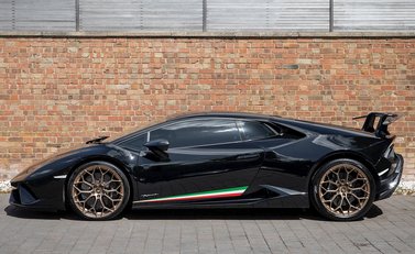 Lamborghini Huracan LP640-4 Performante 2