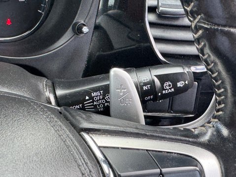 Mitsubishi Outlander 2.4h TwinMotor 13.8kWh 5h CVT 4WD Euro 6 (s/s) 5dr 28