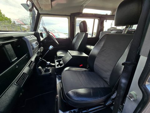 Land Rover Defender 110 TD5 XS STATION WAGON 10