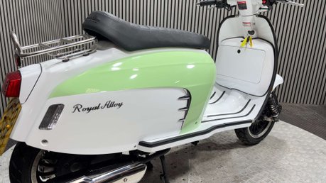Royal Alloy GT 2020 ONLY 1K 1 OWNER SCOOTER LONG MOT MODERN RETRO 125CC 43