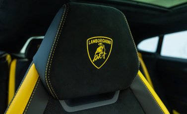 Lamborghini Urus Performante 12