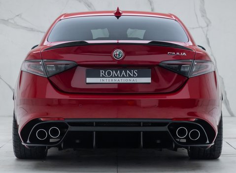 Alfa Romeo Giulia QUADRIFOGLIO 8