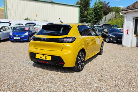 Peugeot 208 1.2 PURETECH ALLURE S/S STUNNING CAR! LOW INSURANCE!MAIN DEALER HISTORY 13