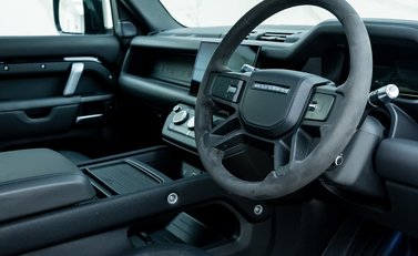 Land Rover Defender 90 V8 P525 Urban 10