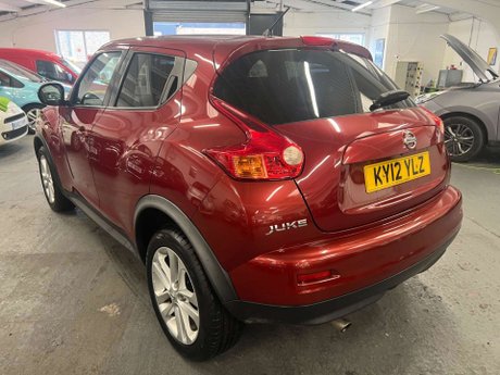 Nissan Juke 1.6 Acenta Premium Euro 5 (s/s) 5dr 4