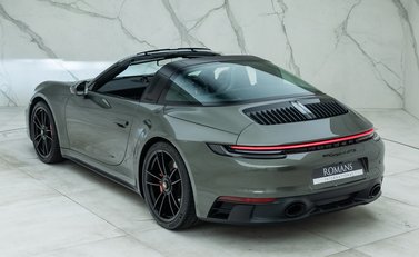 Porsche 911 Targa 4 GTS (992) 11