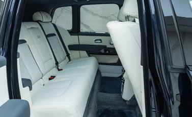 Rolls-Royce Cullinan BLACK BADGE 19
