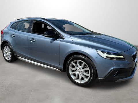 Volvo V40 T3 [152] Cross Country Pro 5dr Geartronic 1