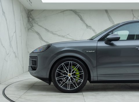 Porsche Cayenne E-HYBRID coupe 36