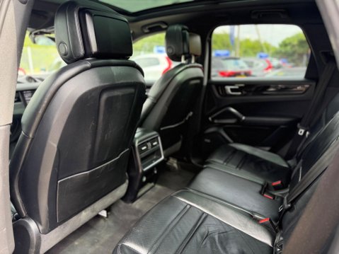 Porsche Cayenne 2.9T V6 S TiptronicS 4WD Euro 6 (s/s) 5dr 25
