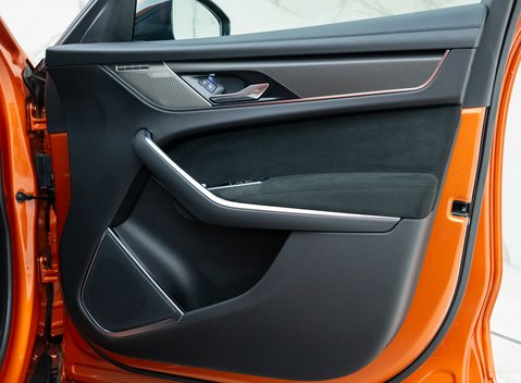 Jaguar F-Pace SVR 32