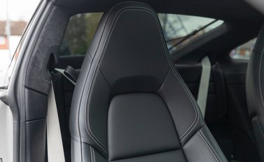 Porsche 911 Carrera S (992) 13