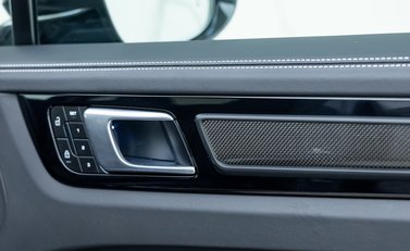 Porsche Cayenne Turbo GT 25