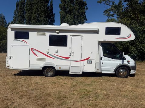 Ford Transit ROLLER TEAM AUTO ROLLER 600G 6 BERTH GARAGE 4