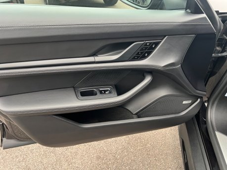Porsche Taycan 500kW Turbo 93kWh 4dr 35