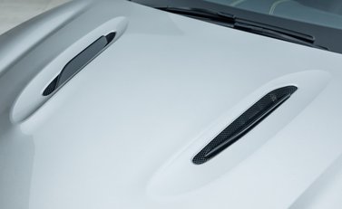 Aston Martin DBX 707 34