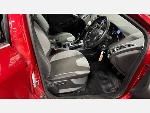 Ford Focus 1.0T EcoBoost Zetec Navigator Euro 5 (s/s) 5dr 6
