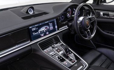 Porsche Panamera Turbo S E-Hybrid Sport Turismo 16