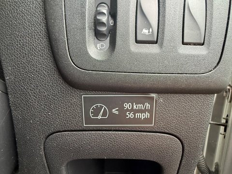 Renault Master 17 seater minibus 10