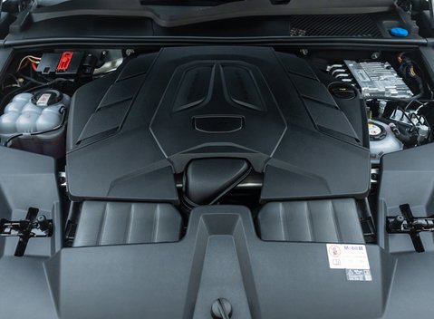 Porsche Cayenne E-HYBRID coupe 38