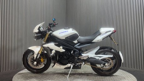 Triumph Street Triple 2014 27K NEW MOT SERVICED SCORPION EXHAUST NAKED 675CC TRIPLE 4