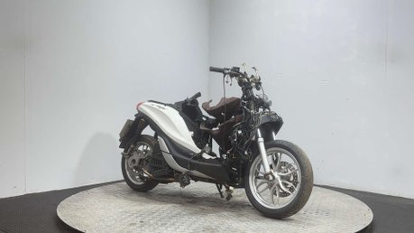 Piaggio Medley 2019 NON RUNNING PROJECT SCOOTER BREAKER PARTS BIKE 125CC 2