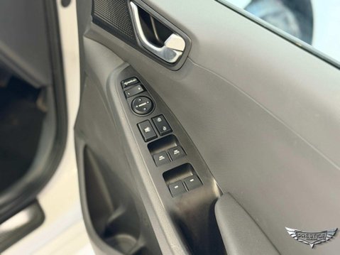 Hyundai IONIQ 1.6 h-GDi Premium DCT Euro 6 (s/s) 5dr 81