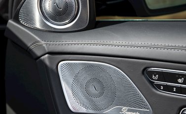 Mercedes-Benz M Class S600 31