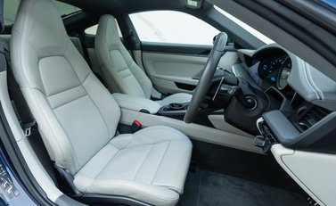 Porsche 911 Carrera S (992) 11