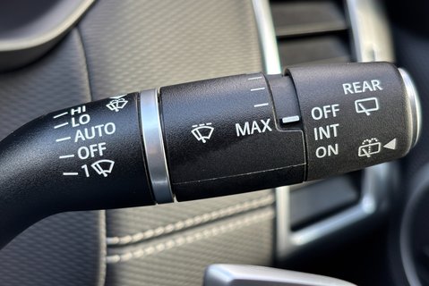 Land Rover Discovery D300 Commercial Dynamic HSE 37