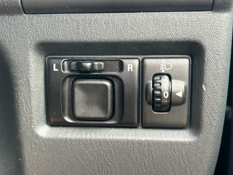 Suzuki Jimny SZ4 33