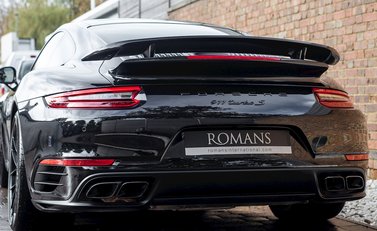 Porsche 911 (991.2) Turbo S 24