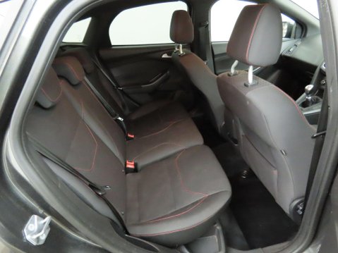 Ford Focus 1.5 TDCi ST-Line Euro 6 (s/s) 5dr 9