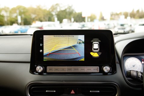 Hyundai KONA PREMIUM 32