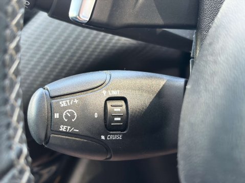 Peugeot 2008 1.6 2008 Allure e-HDi Semi-Auto 5dr 32