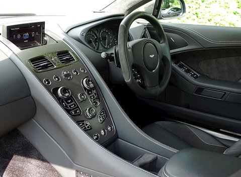 Aston Martin Vanquish 13