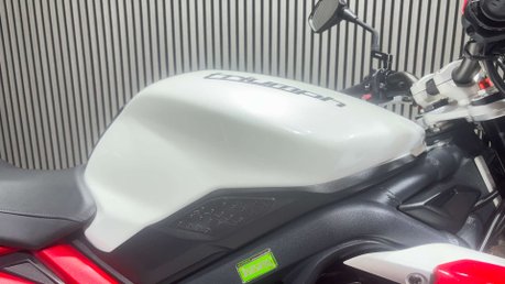 Triumph Street Triple R 2013 13K EXCELLENT CONDITION NEW MOT 675CC TRIPLE 48