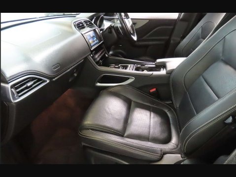 Jaguar F-Pace 3.0 D300 V6 S SUV 5dr Diesel Auto AWD Euro 6 (s/s) (300 ps) 10