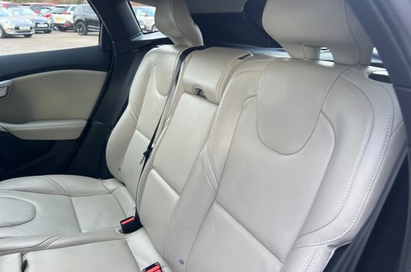 Volvo V40 2.0 T3 INSCRIPTION 33