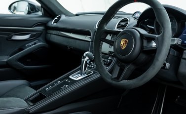 Porsche Cayman GT4 (718) 10