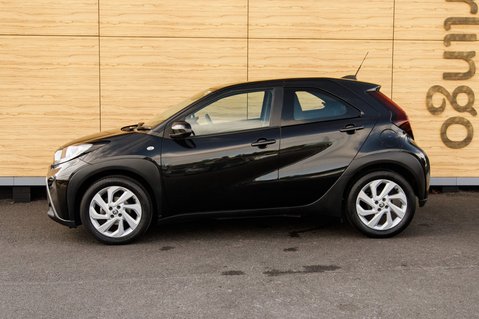 Toyota Aygo X VVT-I PURE 13