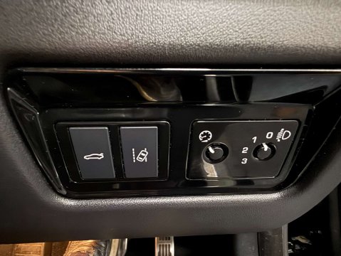 Jaguar XE 2.0 XE Prestige Auto 4dr 19