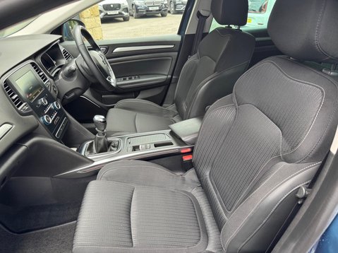 Renault Megane ICONIC TCE 32